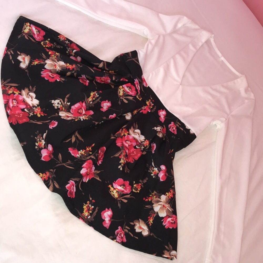 White V-Neck Long Sleeve & Blck Floral Flare Dress